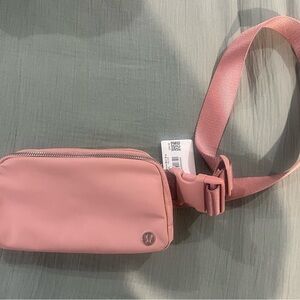 Lululemon Everywhere belt bag